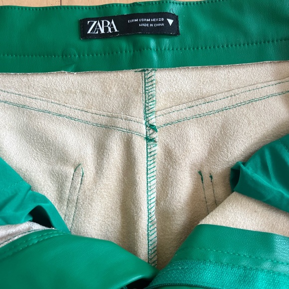ZARA Vibrant Green Faux Leather Pants size Med - Picture 6 of 6